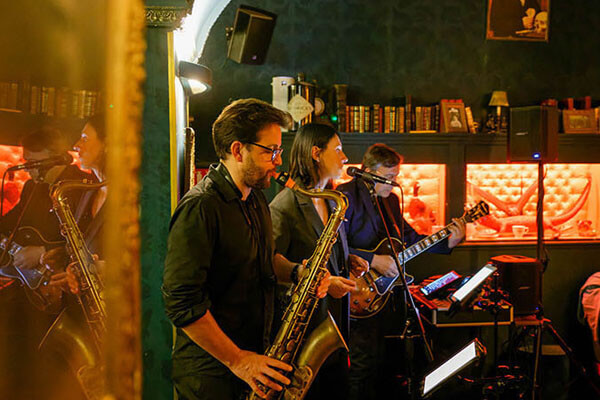 Groupe de jazz pour Noël dans un hôtel ou un restaurant