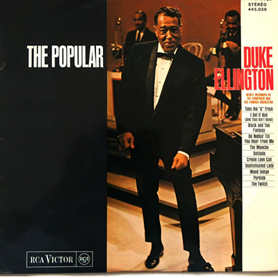 Duke Ellington dirigeant son orchestre